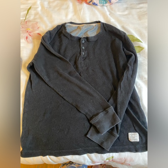 Bundle of 3 mens small/medium Henleys - Picture 3 of 3